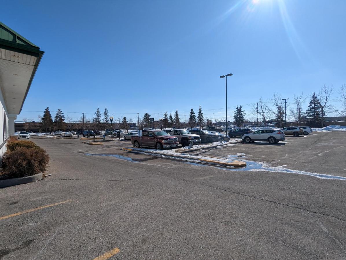 Divya Sutra Plaza And Conference Centre Airport 3* Calgary