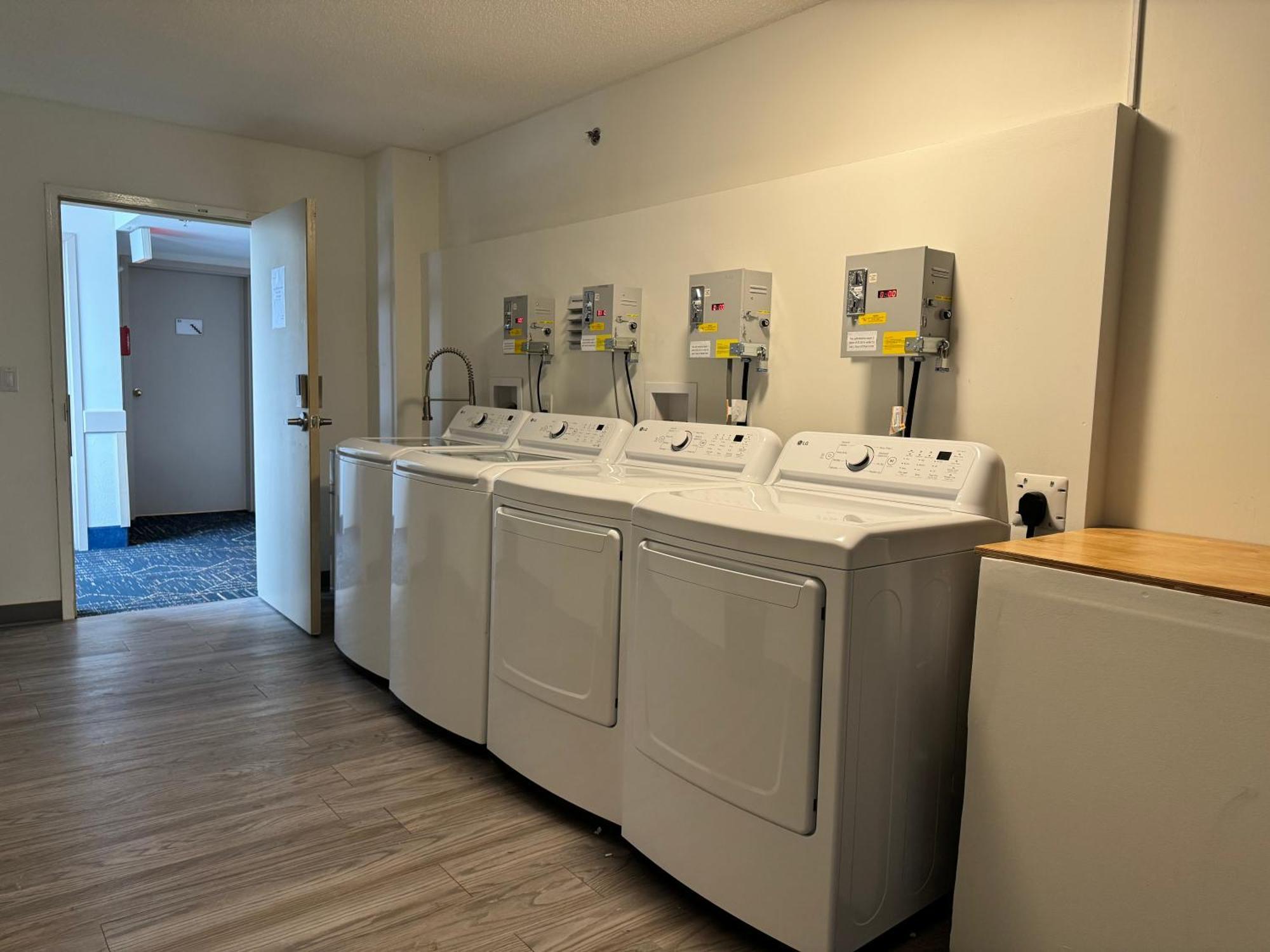 Divya Sutra Plaza And Conference Centre Airport 3*