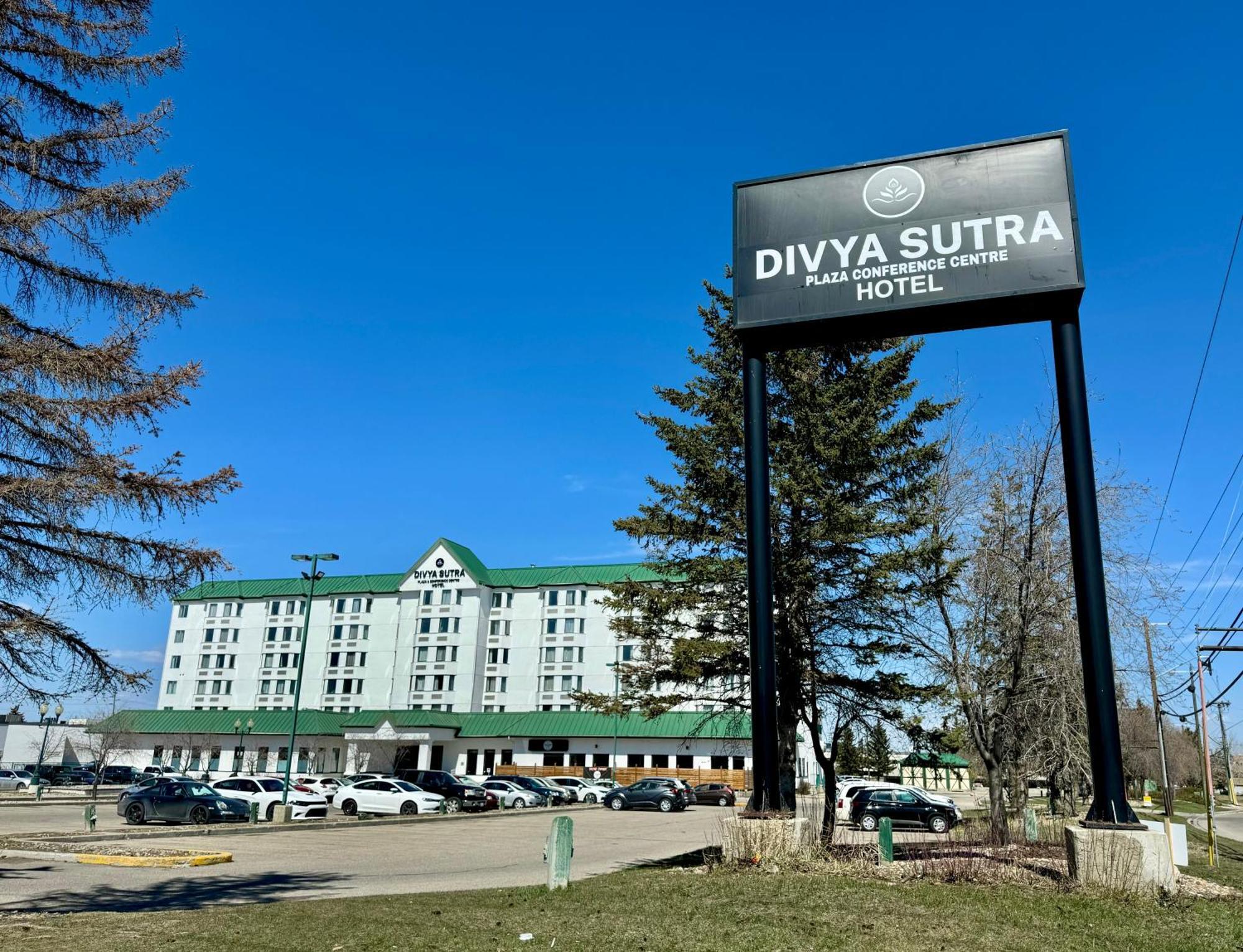 Hotel Divya Sutra Plaza And Conference Centre Airport 3*