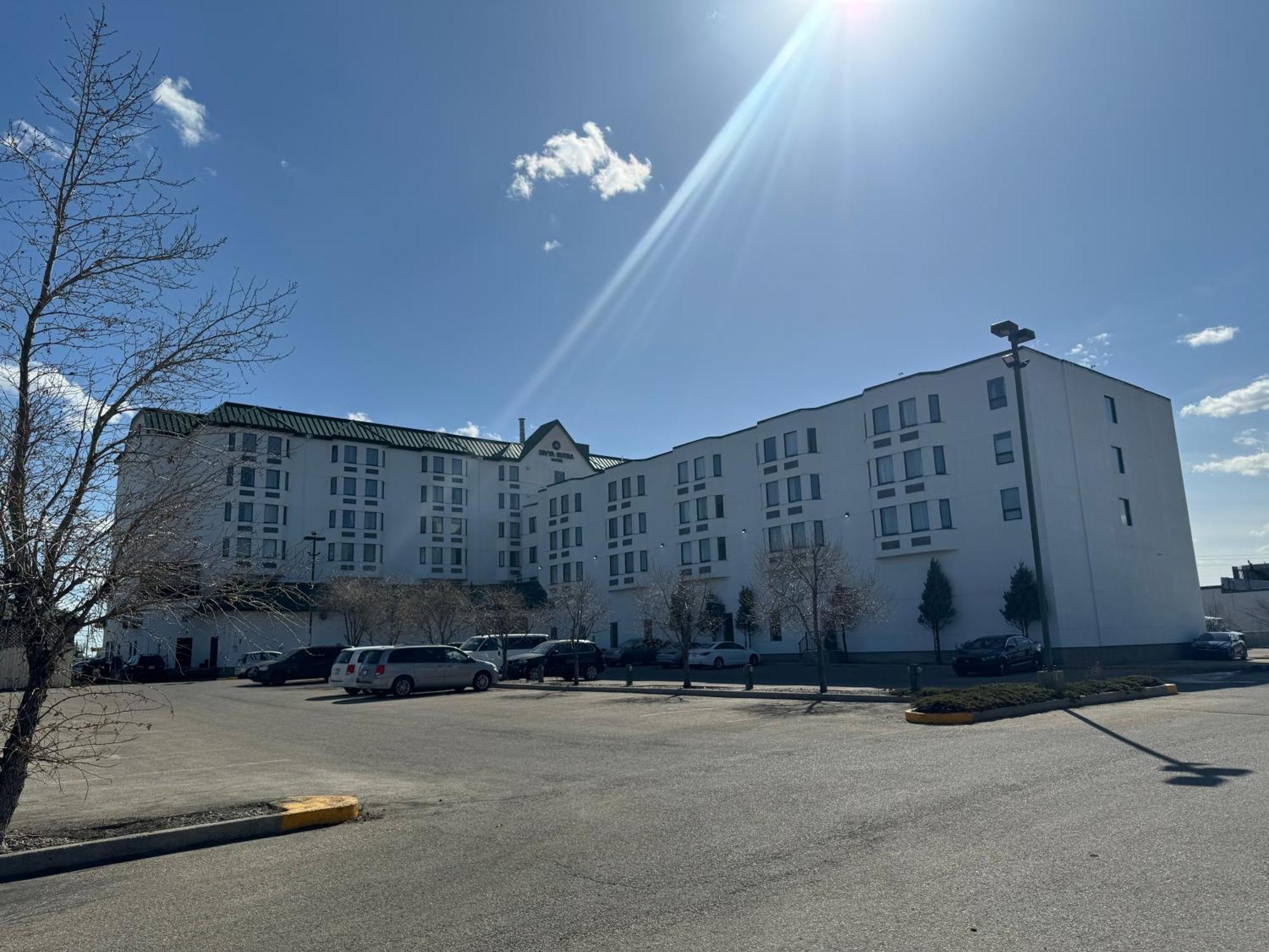 Divya Sutra Plaza And Conference Centre Airport Calgary
