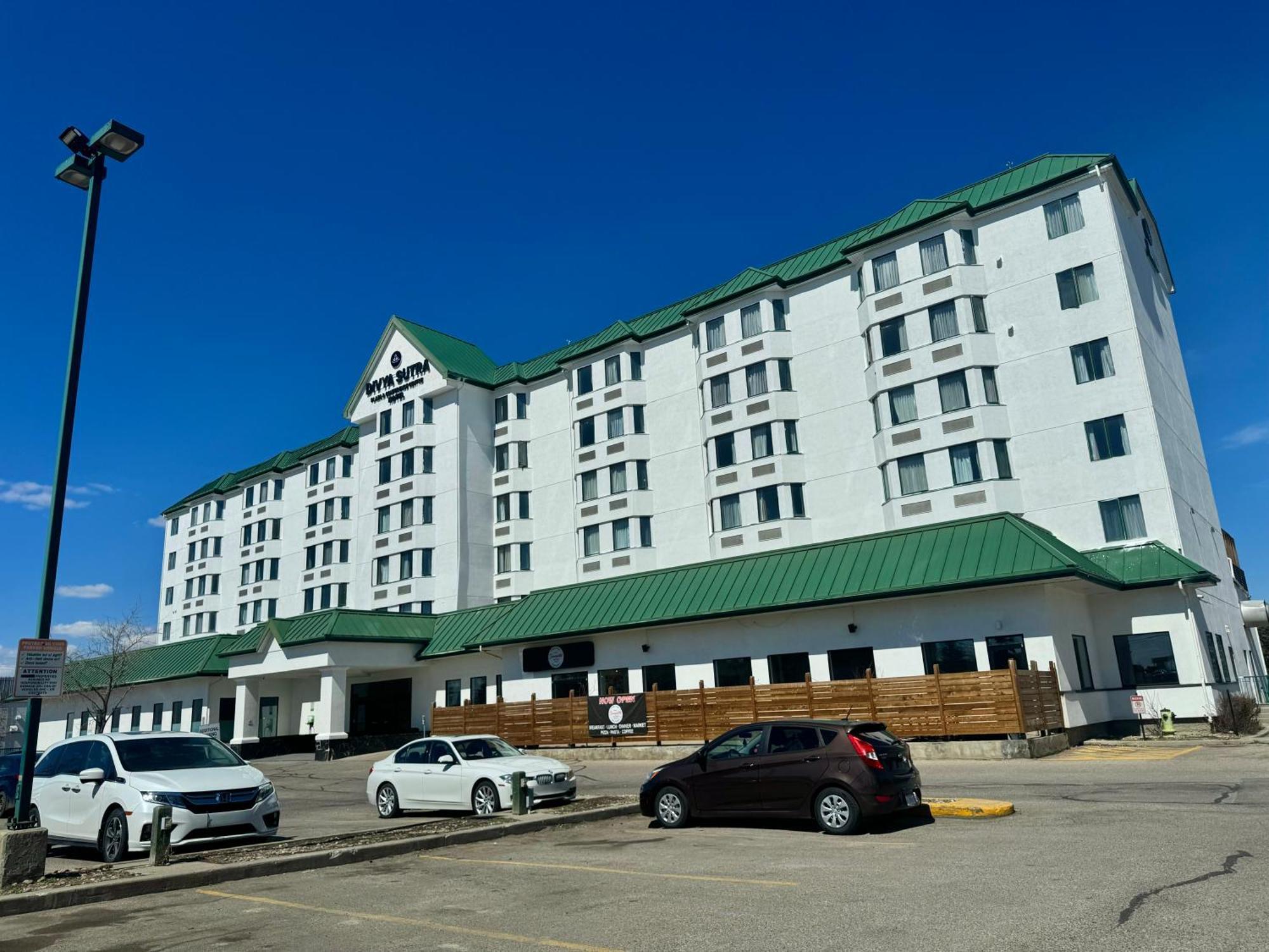 Divya Sutra Plaza And Conference Centre Airport Hotel Calgary