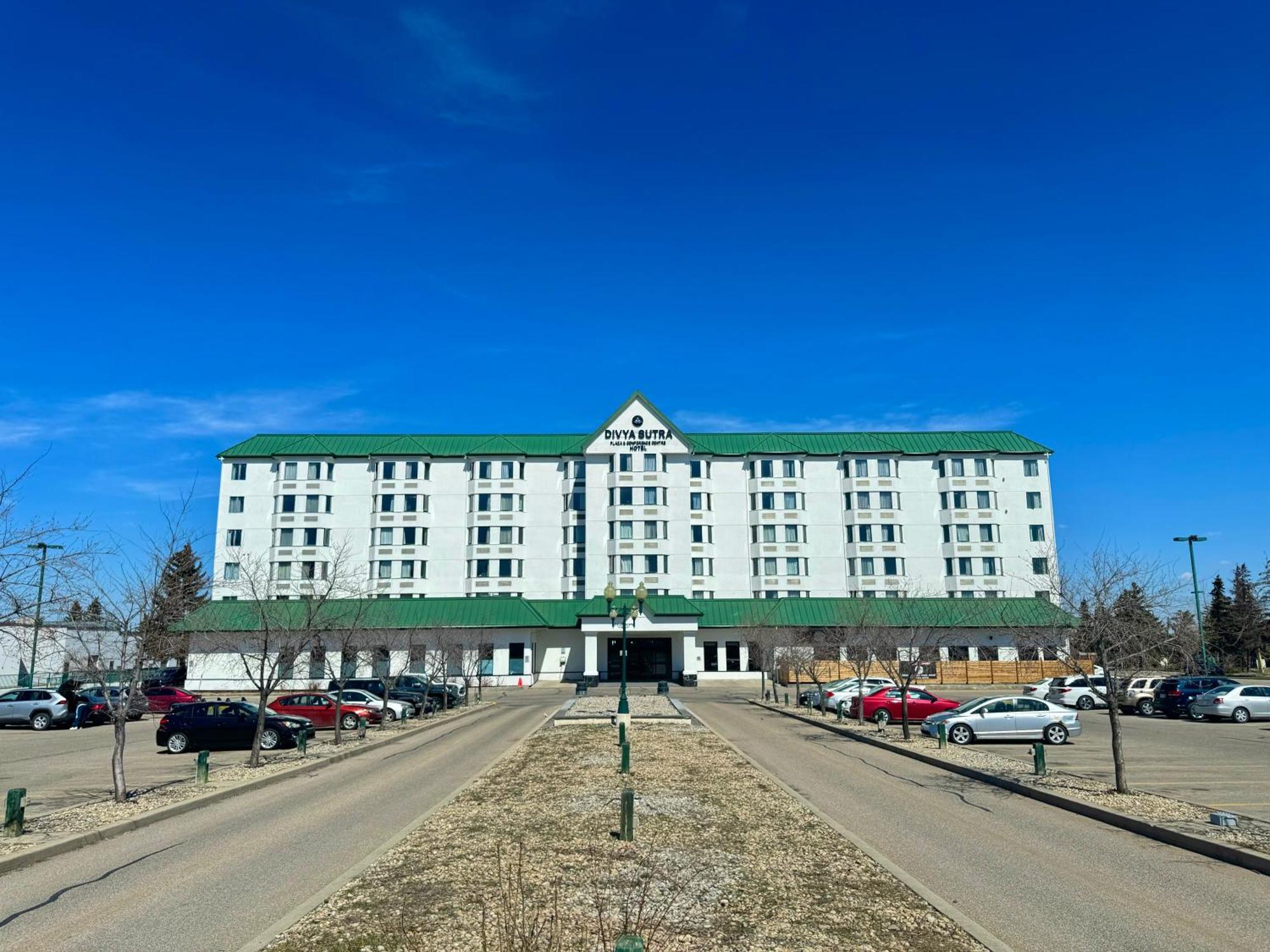 Divya Sutra Plaza And Conference Centre Airport Hotel 3*