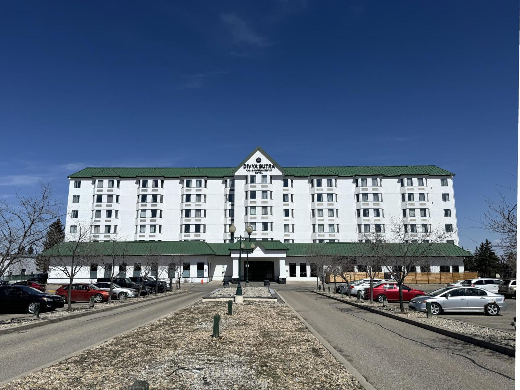 Divya Sutra Plaza And Conference Centre Airport 3*