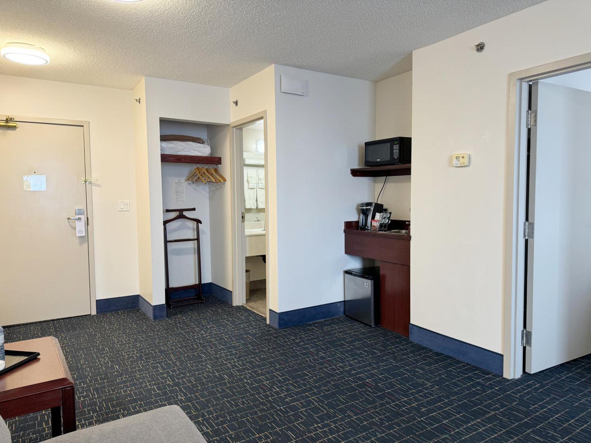 Divya Sutra Plaza And Conference Centre Airport Calgary