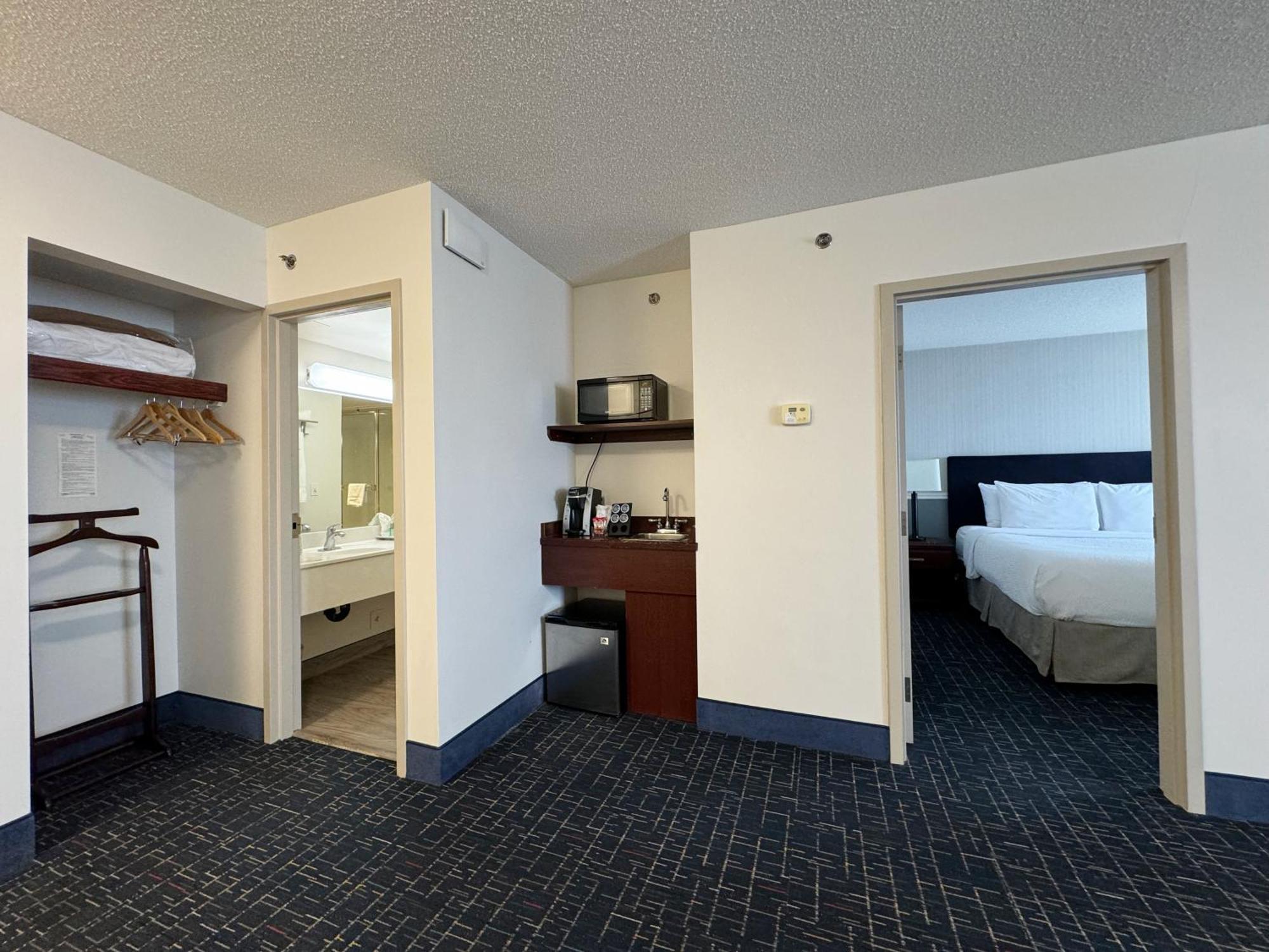 Hotel Divya Sutra Plaza And Conference Centre Airport Calgary