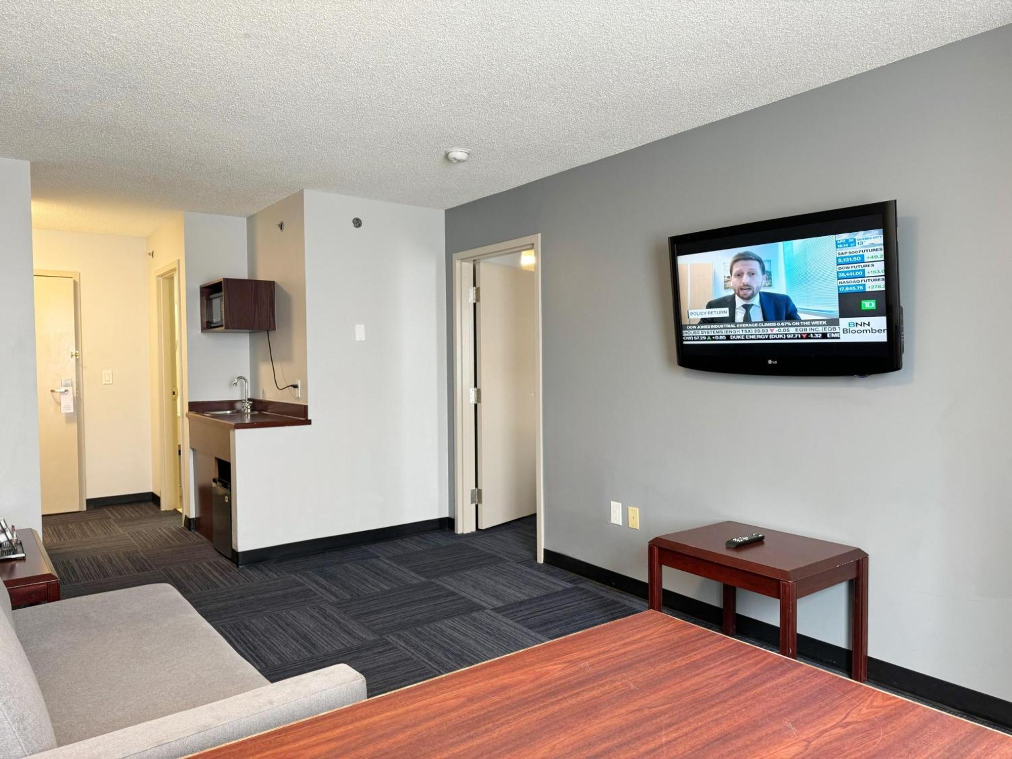 Hotel Divya Sutra Plaza And Conference Centre Airport 3*