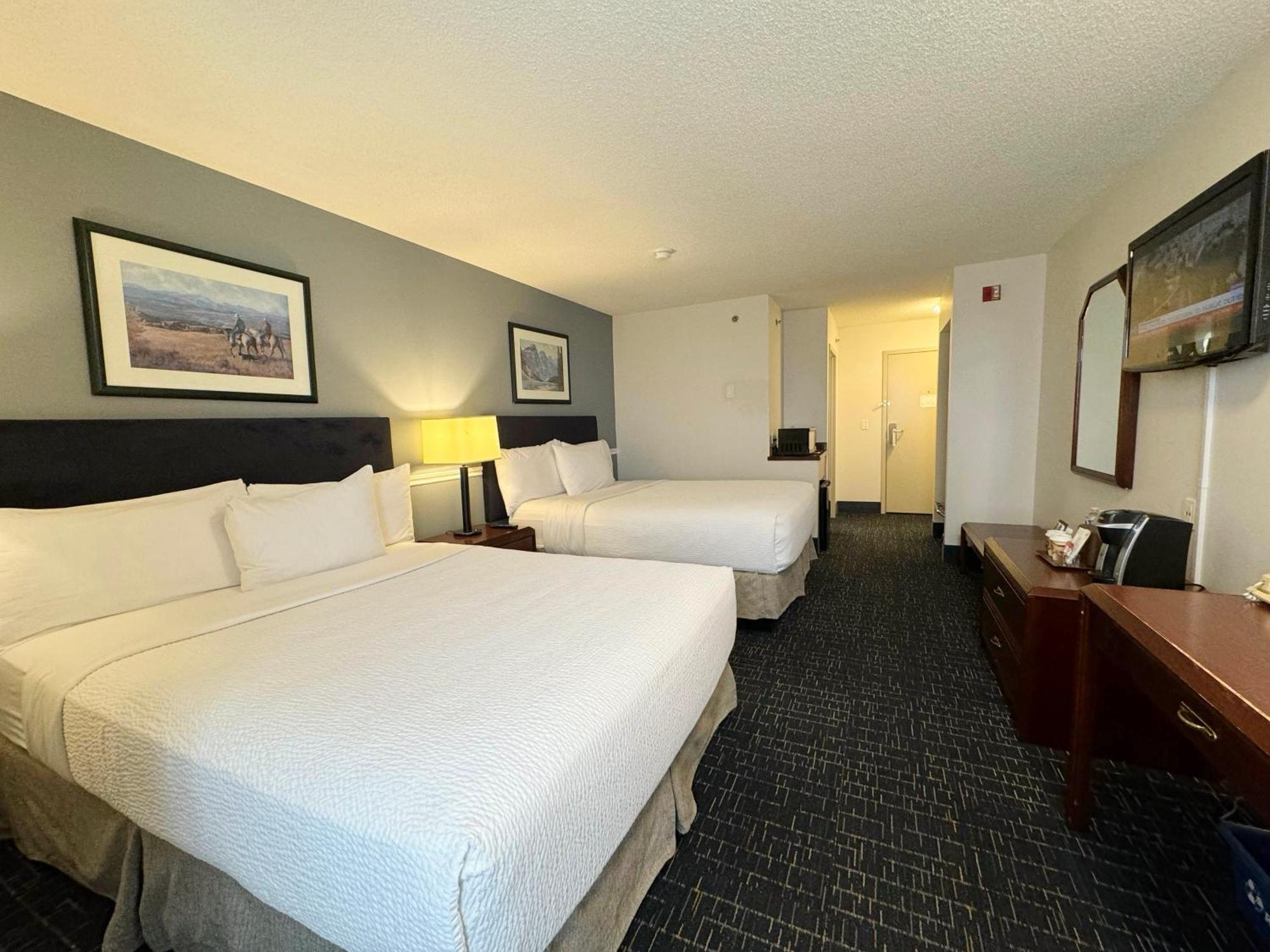 Divya Sutra Plaza And Conference Centre Airport 3* Calgary