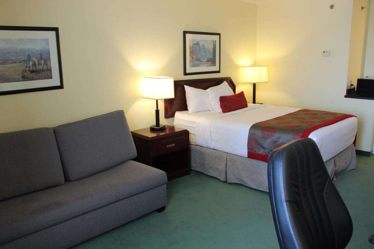 Hotel Divya Sutra Plaza And Conference Centre Airport